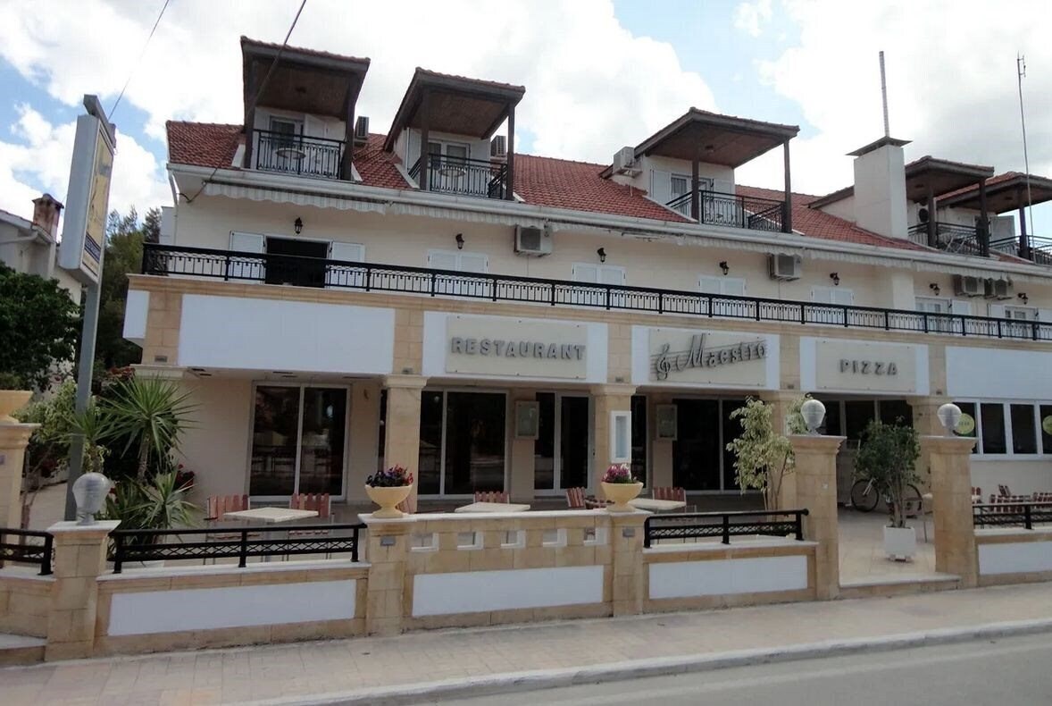 Готель Montes Studios & Apartments 3*
